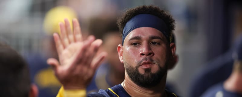 Two-time Yankees All-Star signs with division rival