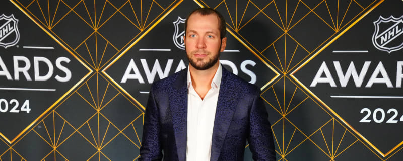 Nikita Kucherov drops the gloves after Josh Davies throws huge hit on Victor Hedman