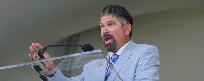 Todd Helton shows that he&#39;s a true VFL with cool gesture toward former Tennessee Vols star
