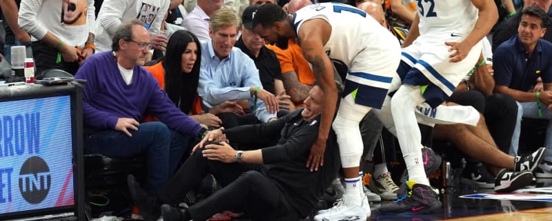 Wolves coach had funny demand after Mike Conley injured him