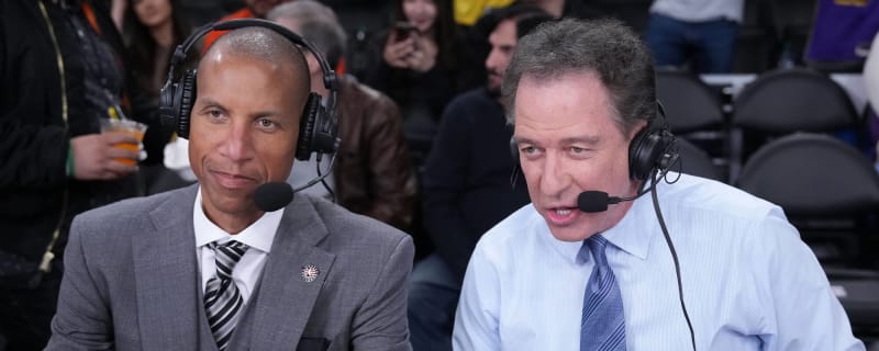 Photo captures incredible moment between Jamal Murray, Kevin Harlan