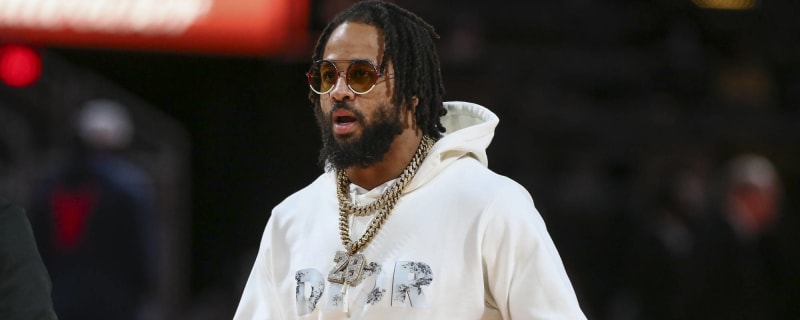 Earl Thomas gifted with birthday diamond chain from wife after intense dispute