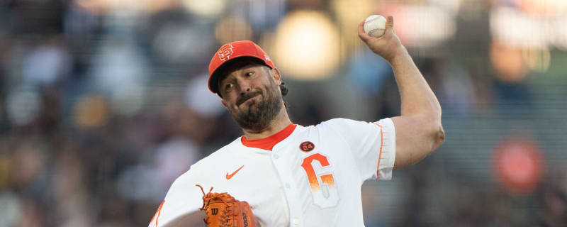 Former Cy Young Award winner to remain with Giants