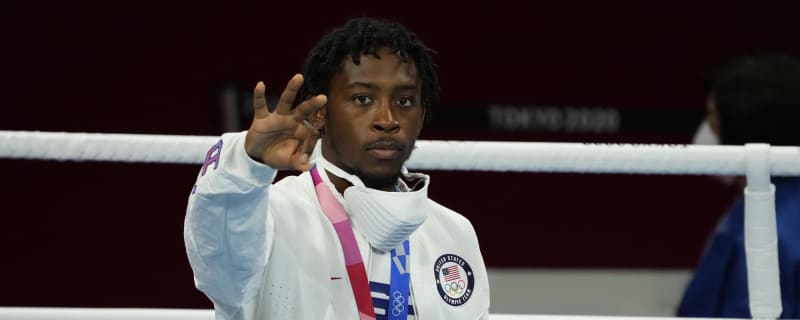 Boxer claims he received racist packages from opponent