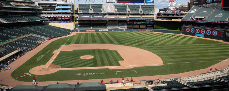 Pirates-Twins game briefly delayed by drone 