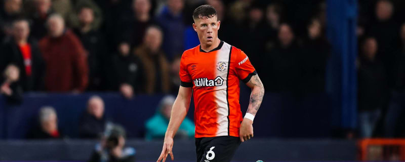 Manchester United prepare shock move for Luton Town midfielder