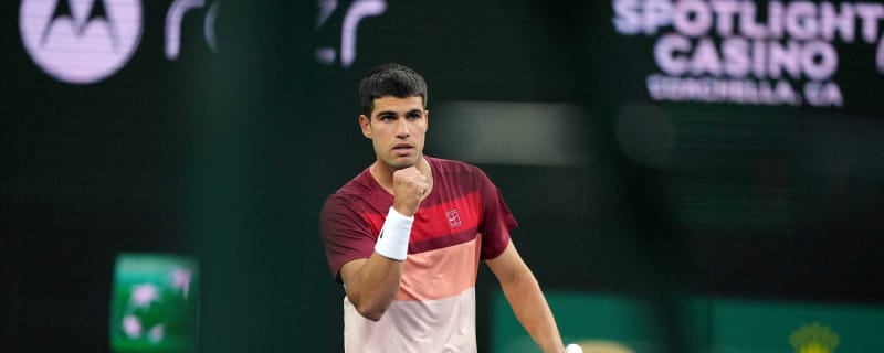 Watch: Carlos Alcaraz shows insane reflexes to hit stunning backhand against Denis Shapovalov at Indian Wells