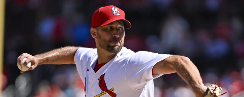 Watch: Adam Wainwright sings national anthem on Opening Day