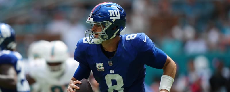 Giants' Daniel Jones sidelined with neck injury after sack, as