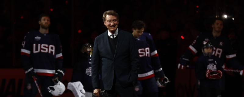 Wayne Gretzky statue grossly vandalized outside Edmonton Oilers arena