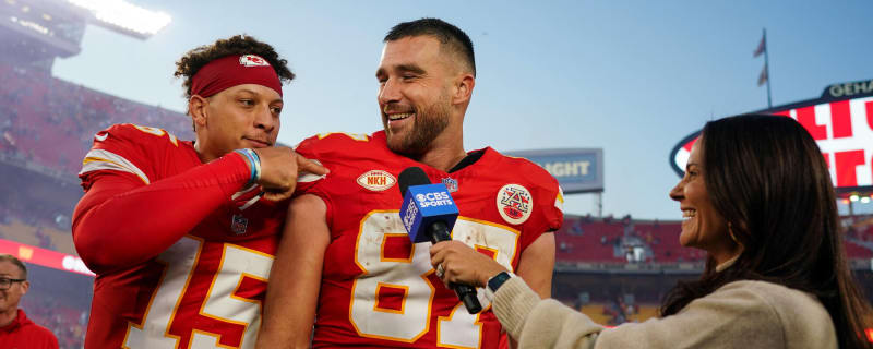 Patrick Mahomes reacts to Travis Kelce's awful pitch for MLB side