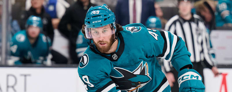 Sharks reassign Scott Sabourin, Vitek Vanecek