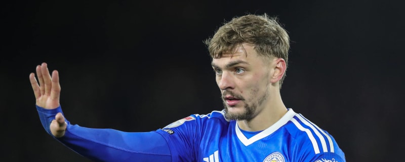 Manchester United eye £25m deal for Championship midfielder