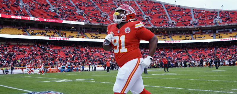 Chiefs retaining veteran defensive lineman