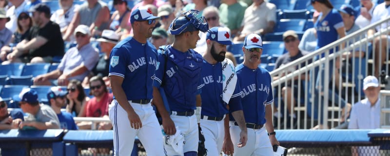 Fans miss 61 HR ball, Jays bullpen coach gets it to Judge