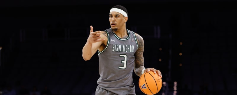 Yaxel Lendeborg entering draft while maintaining eligibility