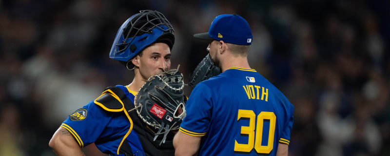 Red Sox sign veteran catcher Seby Zavala to minor-league deal