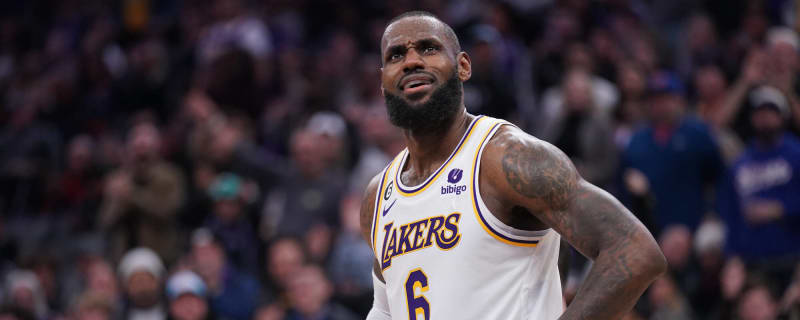 LeBron James denies frustrations over Lakers' lack of moves
