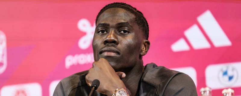 Jamie Carragher urges Everton to cash in on Manchester United target