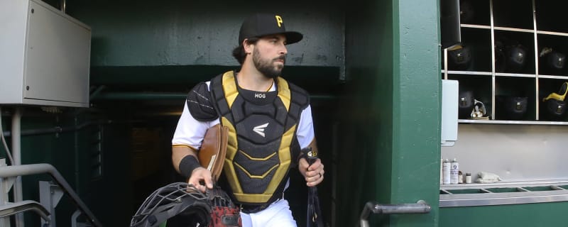 With All-Star catcher on IL, the Texas Rangers acquire Austin Hedges from  the Pirates