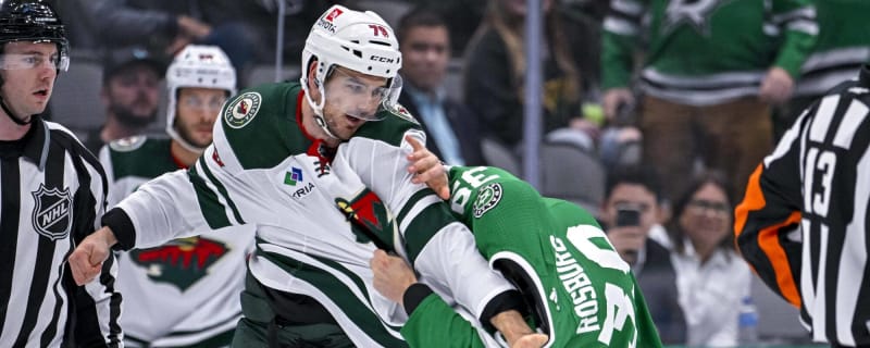 Watch: Errant punch from Wild's Brandon Baddock catches linesman