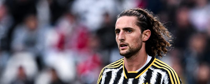 Manchester United among favourites to sign Juventus midfielder on a free transfer