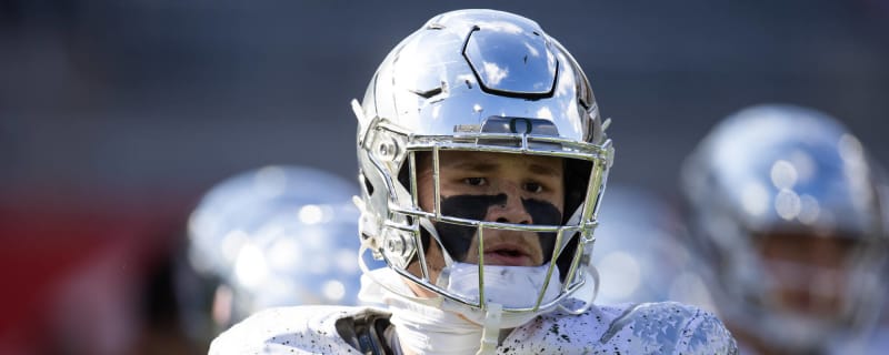 Watch: Oregon TE makes wild TD grab in Pac-12 title game