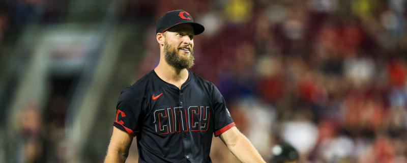 Reds Outright Alan Busenitz