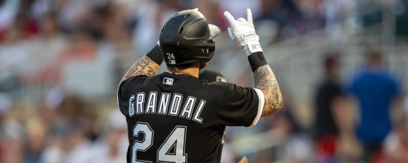 Pirates sign two-time All-Star backstop