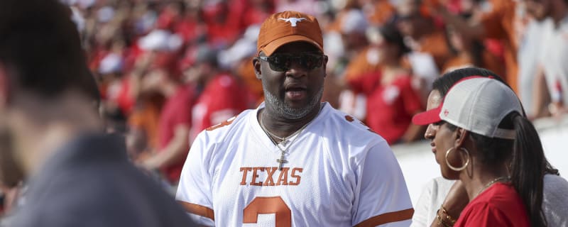 Vince Young knocked out by cheap shot in bar fight, former Titans QB caught on video