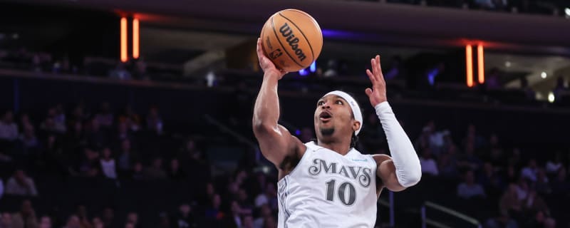 Mavericks to promote Brandon Williams to standard contract