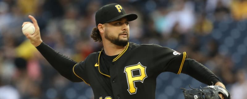 Veteran righty returns to MLB on minors pact with Guardians