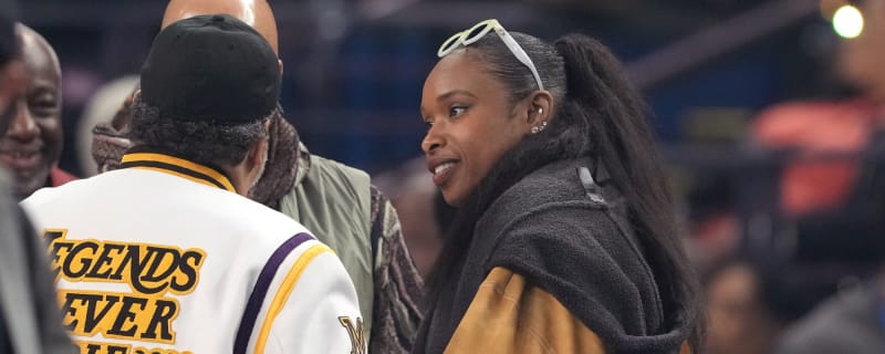 Jennifer Hudson nearly taken out while sitting courtside for Knicks game