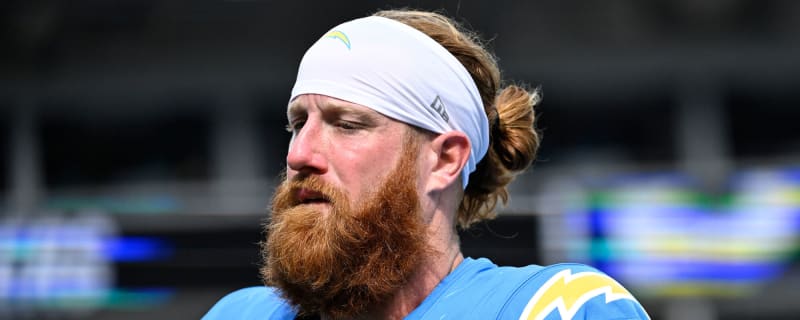 Chargers place veteran TE on IR