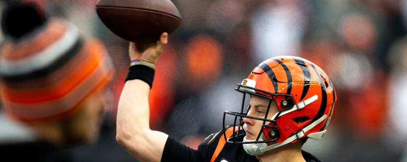 Bengals' Joe Burrow wows in first half of playoff debut