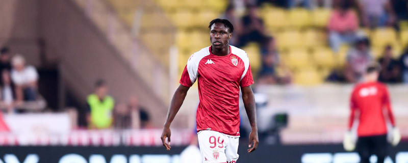 Manchester United eye Ligue 1 right-back as potential Aaron Wan-Bissaka replacement