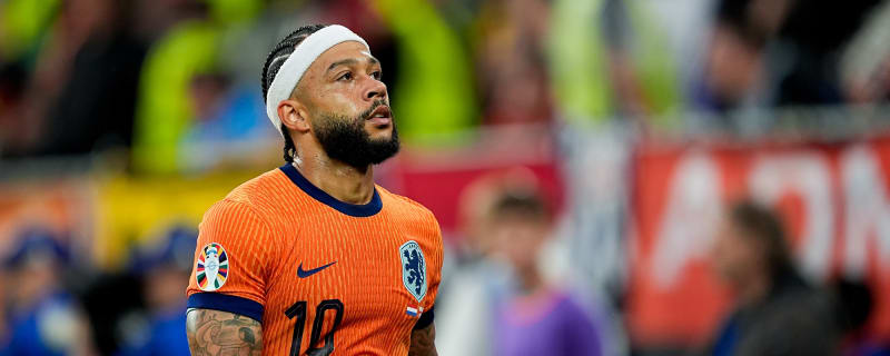 West Ham weighing free agent signing after striker injury setback