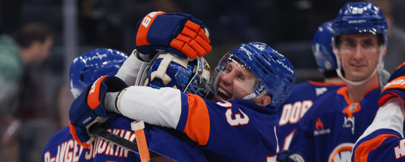 Watch: Islanders goalie credited with first career goal