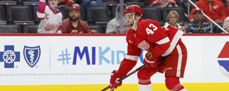 Carter Mazur NHL Debut Reduced to Two Shifts by Injury