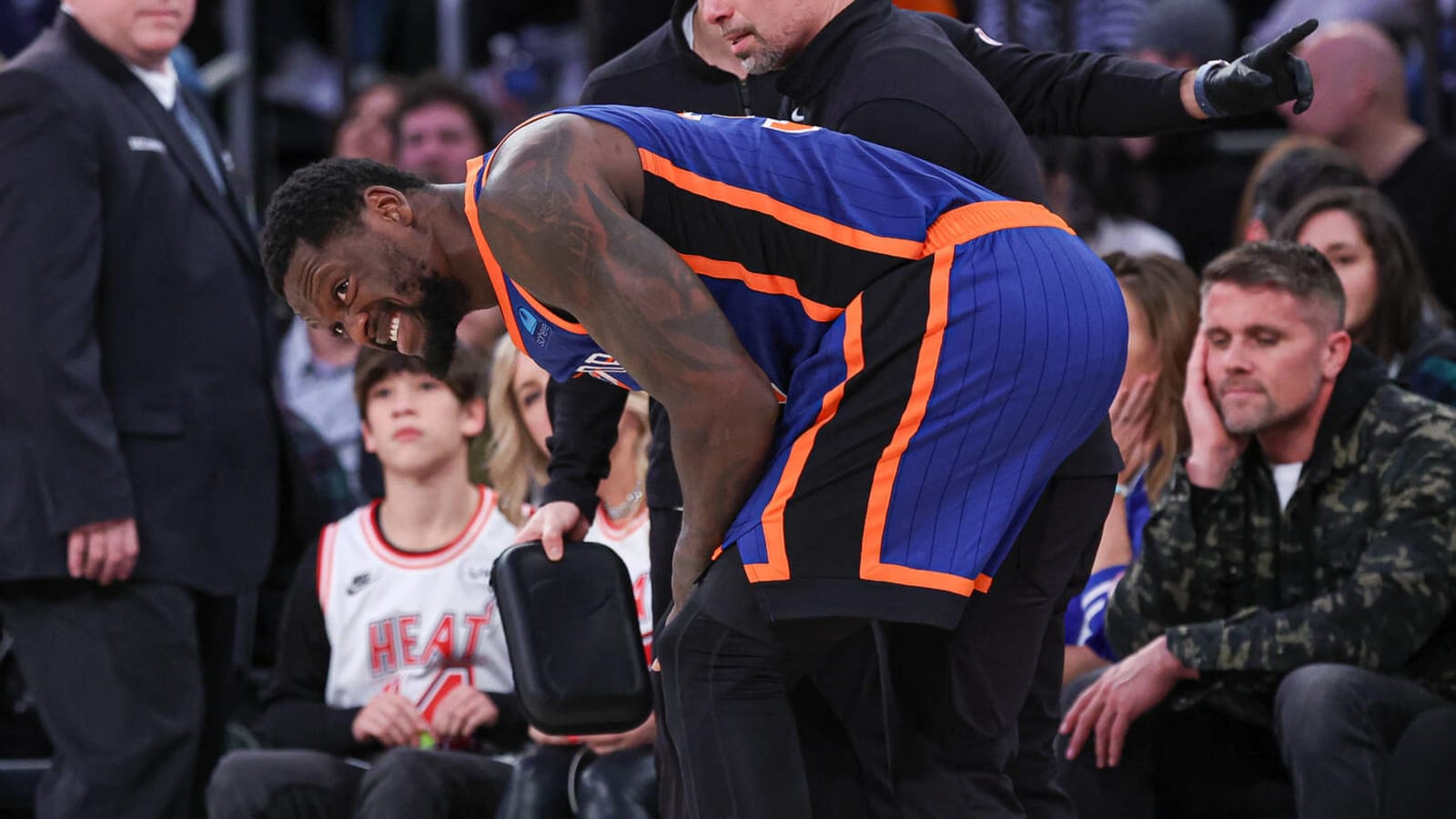 Star Knicks big man suffers dislocated right shoulder