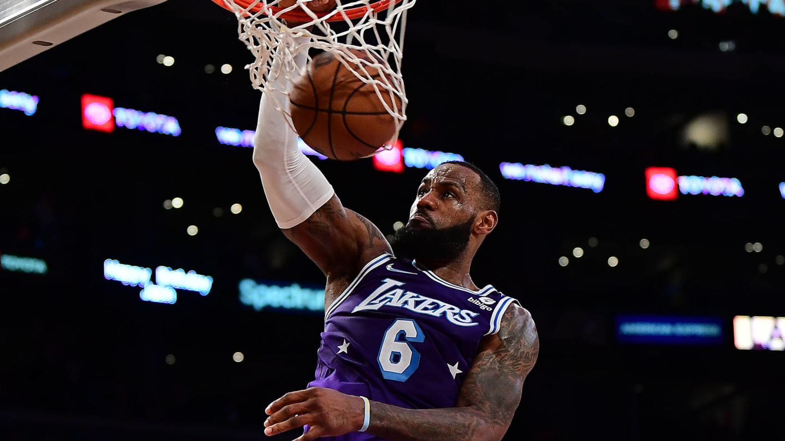 Lakers star LeBron James makes history in win over Hawks