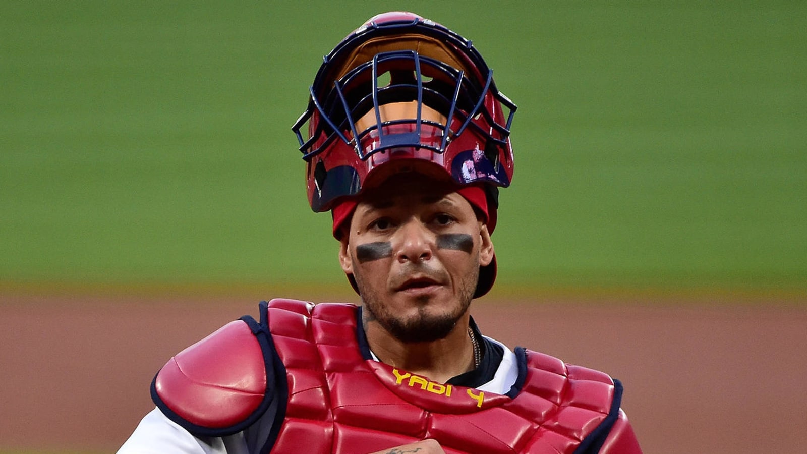 Cardinals catcher Yadier Molina suffers apparent foot injury