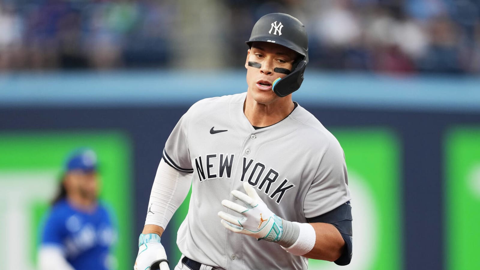 Yankees announcer defends Blue Jays announcers