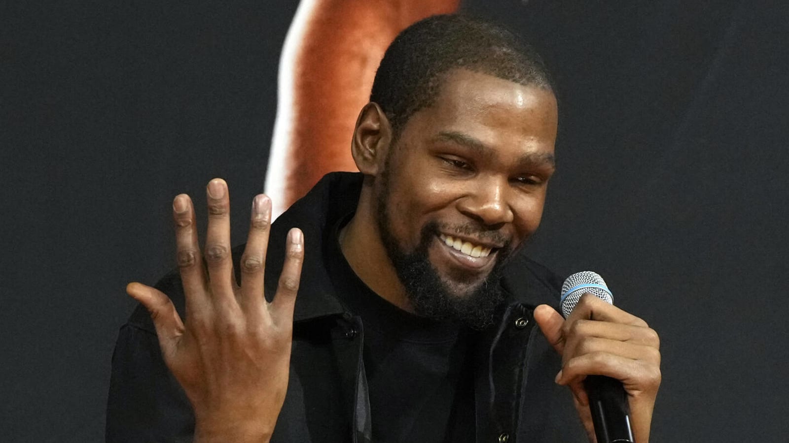 Watch: Suns fans show KD love at intro news conference