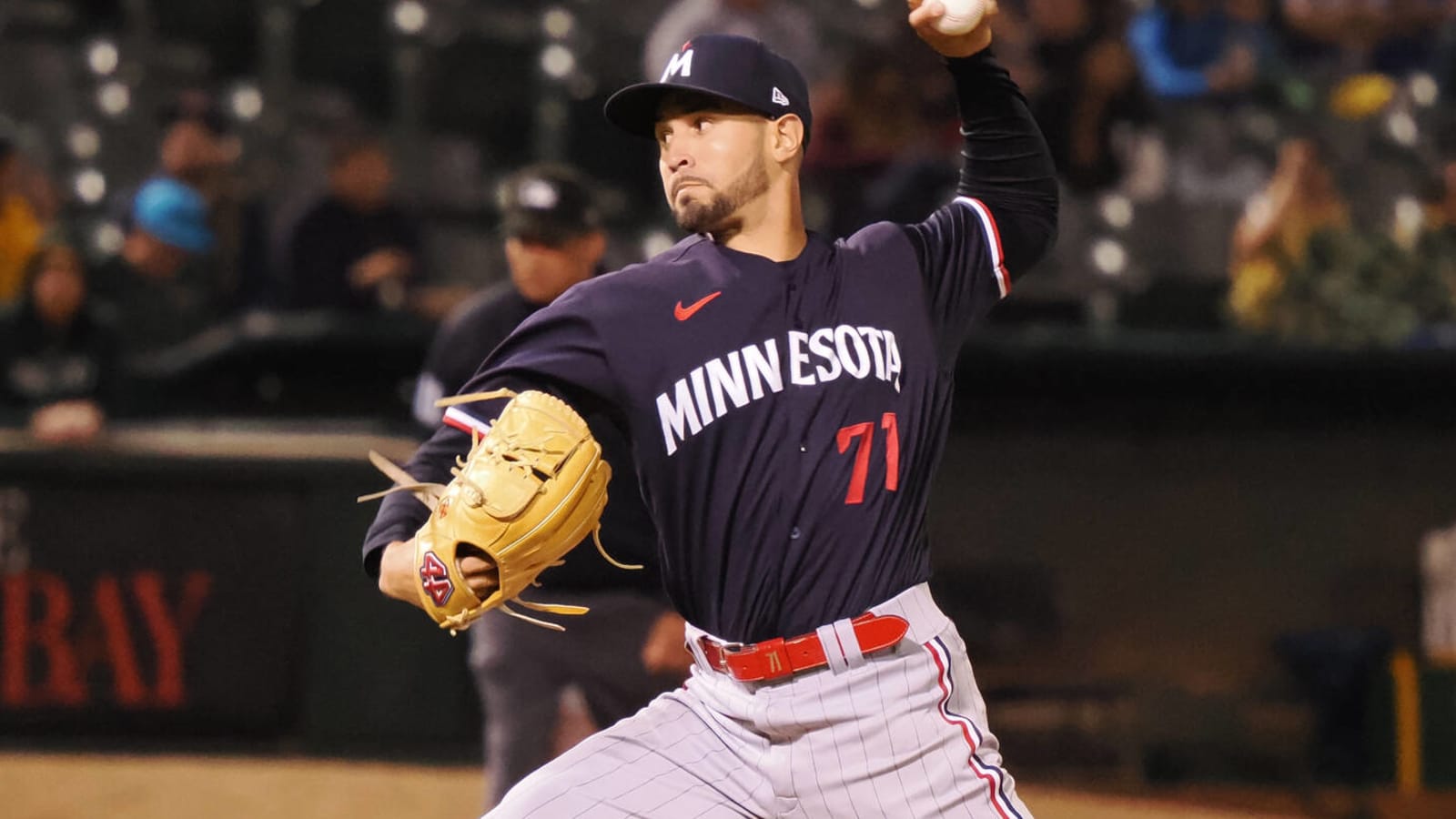 Twins re-sign two relievers to minor league deals