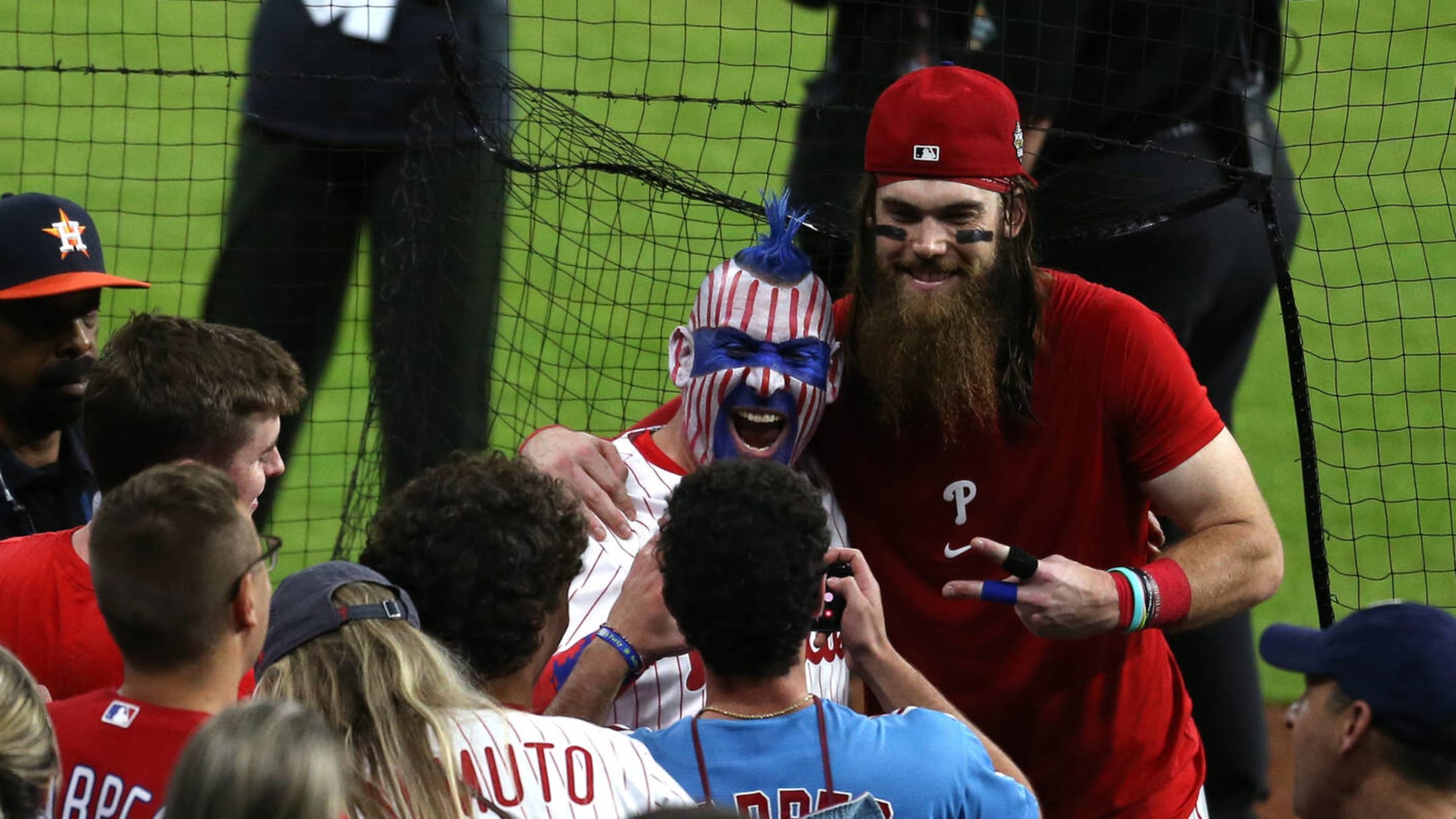 Young Phillies fan goes viral for taunting Astros fan