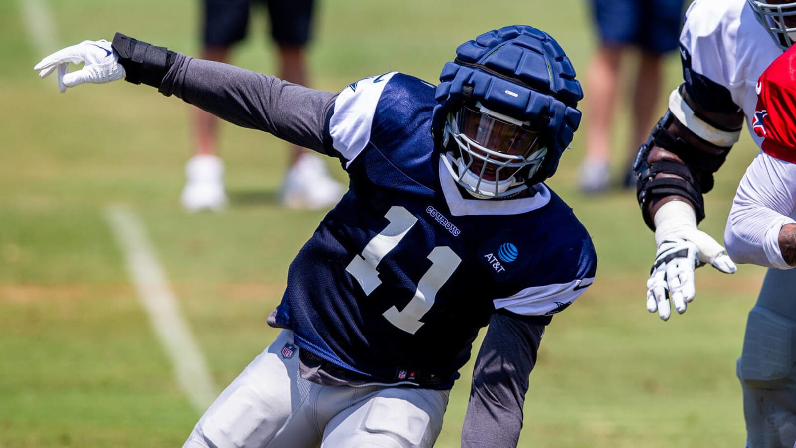 Micah Parsons reveals what he says to Dak Prescott every day