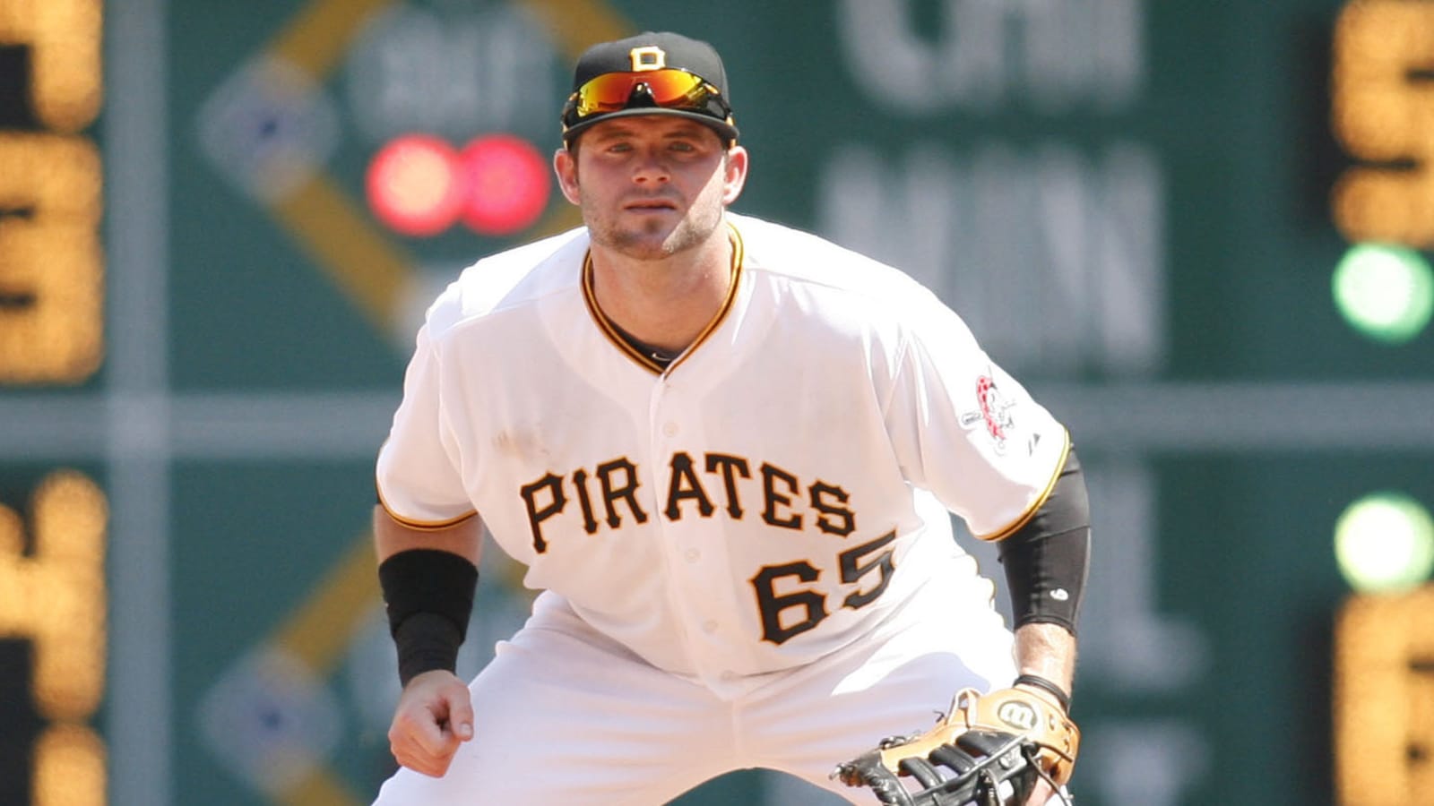 Pirates to hire former first baseman as hitting coach