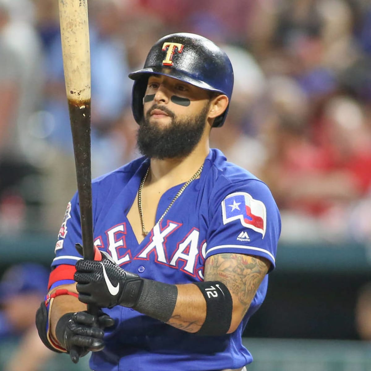 Rougned Odor makes unique fashion statement on the field