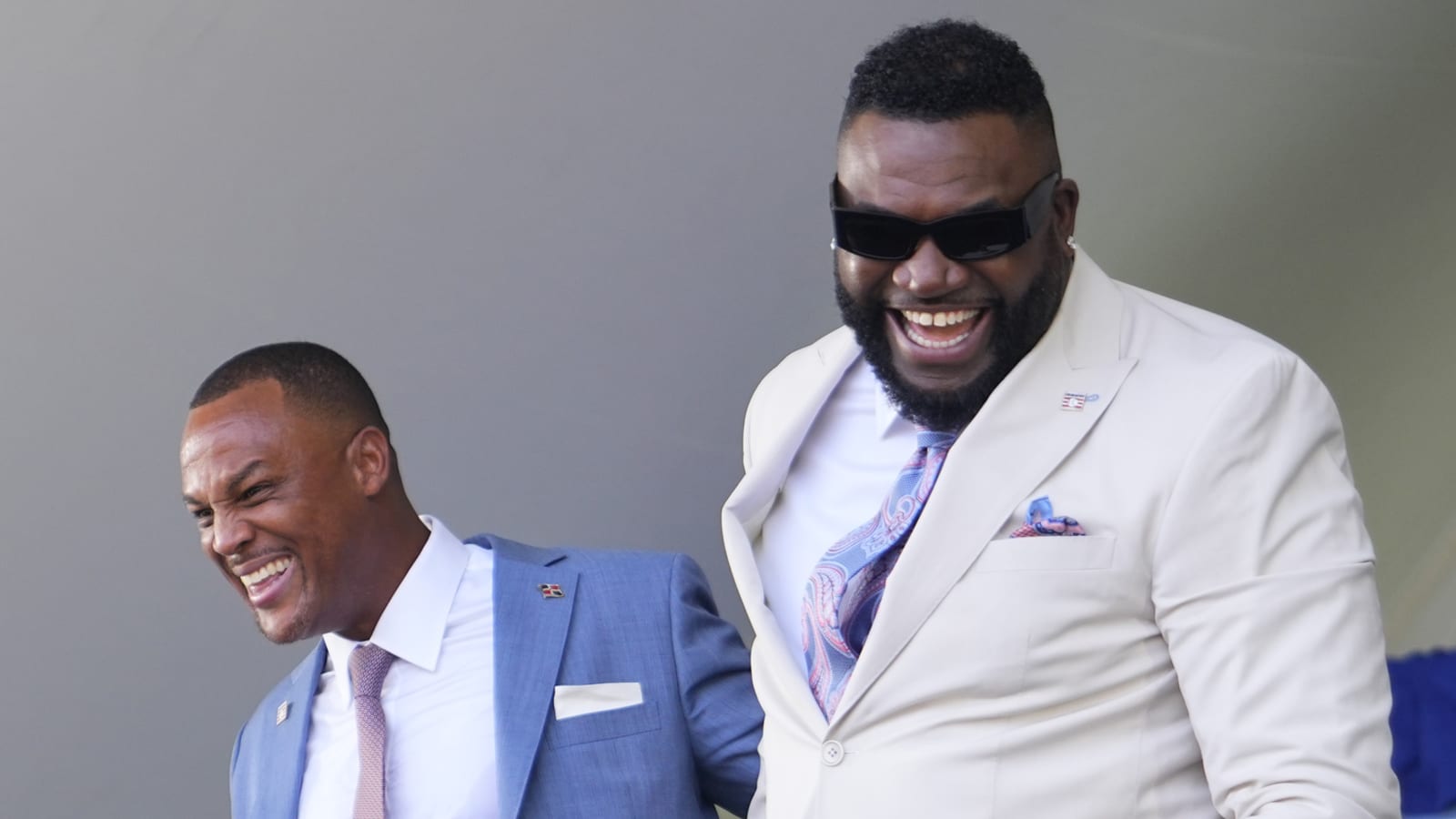 Watch: Ortiz rubs Beltre's head at Baseball HOF induction ceremony